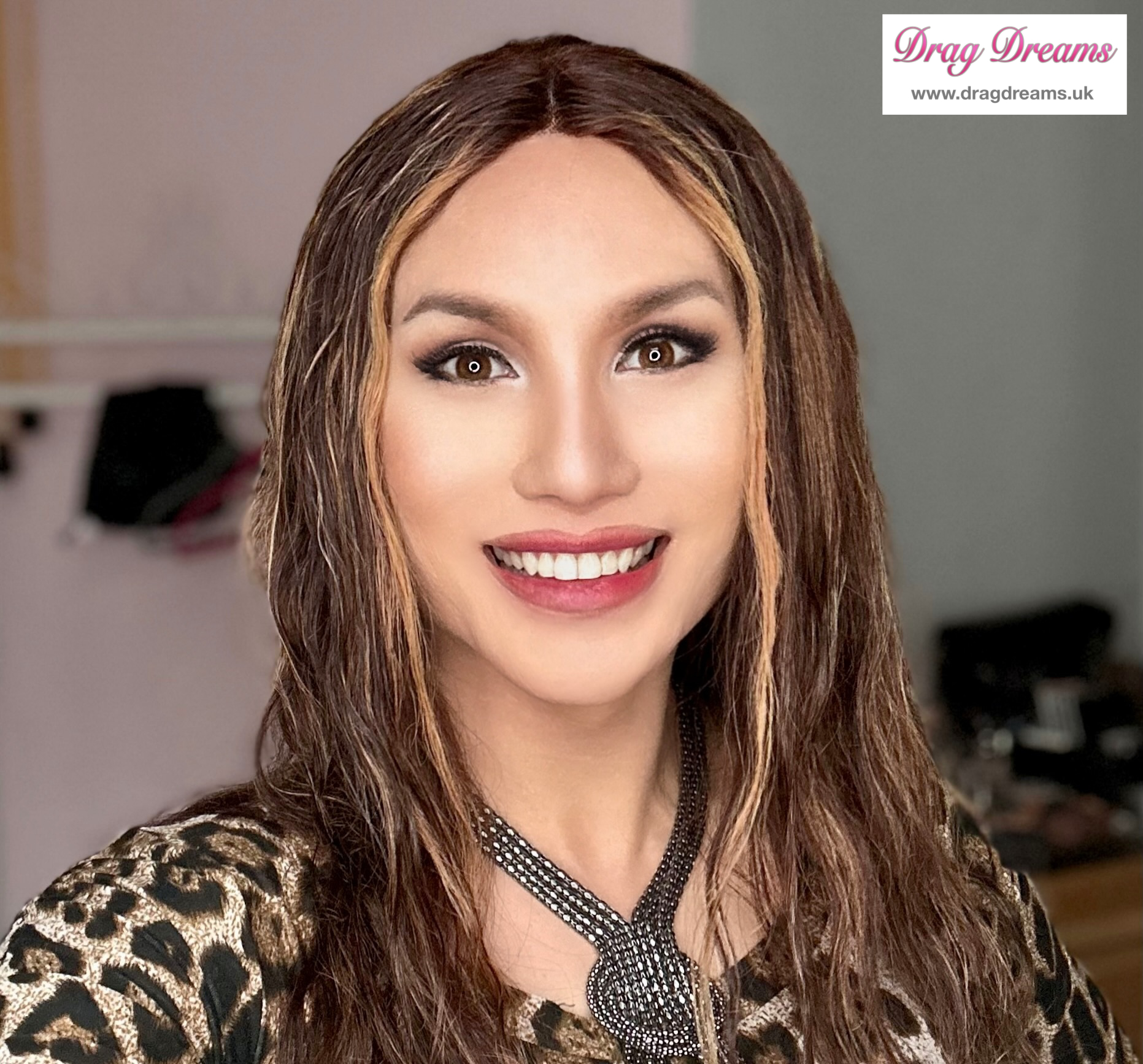 trans eye makeup lesson London male to female eye makeup London